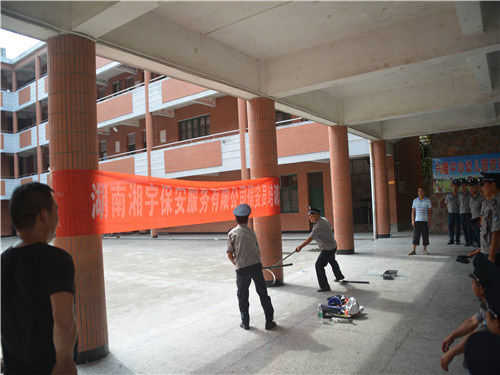 学习安保器械的使用方法